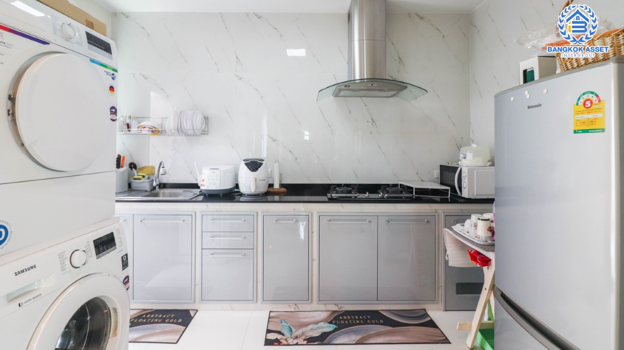 บ้านเดี่ยวมือสอง ม.ภัสสร26 ราชพฤกษ์-ติวานนท์ หลังมุม เนื้อที่กว้างขวางกว่า 90.90 ตร.ว. ฟังก์ชัน 3 ห้องนอน 3 ห้องน้ำ จอดรถได้ 2 คัน สภาพใหม่เหมือนมือหนึ่ง พร้อมเข้าอยู่ ทำเลเดินทางสะดวก หน้าโครงการติดถนนถนนราชพฤกษ์ ใกล้ทางด่วน "ศรีสมาน"